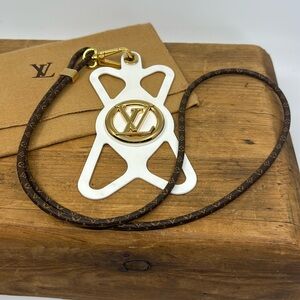 LOUIS VUITTON Monogram White Phone Holder Louise Cell Phone Case